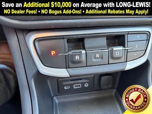 Used 2024 GMC Terrain SLT image 28