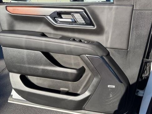 Certified 2025 GMC Yukon Denali AWD/4WD image 15