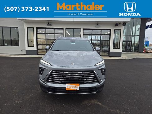 Used 2025 Buick Enclave Preferred image 8