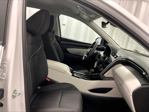 Used 2023 Hyundai Tucson SE image 11