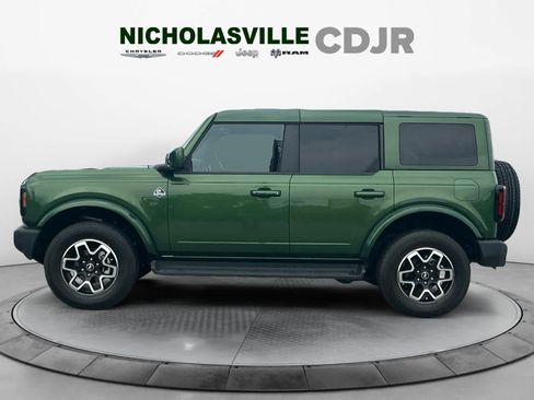 Used 2025 Ford Bronco Outer Banks AWD/4WD image 2