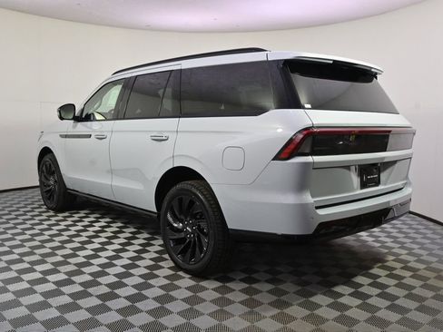 New 2026 Lincoln Navigator Reserve image 3