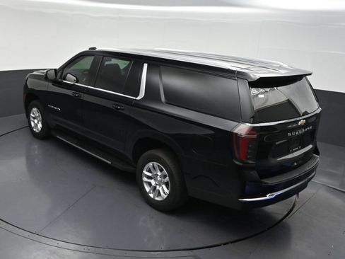 Used 2025 Chevrolet Suburban LS RWD image 19