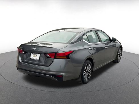 Used 2025 Nissan Altima 2.5 SV FWD image 14