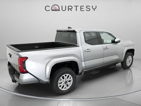 Certified 2026 Toyota Tacoma SR5 AWD/4WD image 13