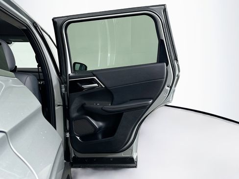 Used 2024 Mitsubishi Outlander SE Black Edition image 31