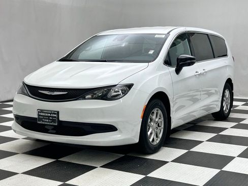 New 2026 Chrysler Voyager LX FWD image 4