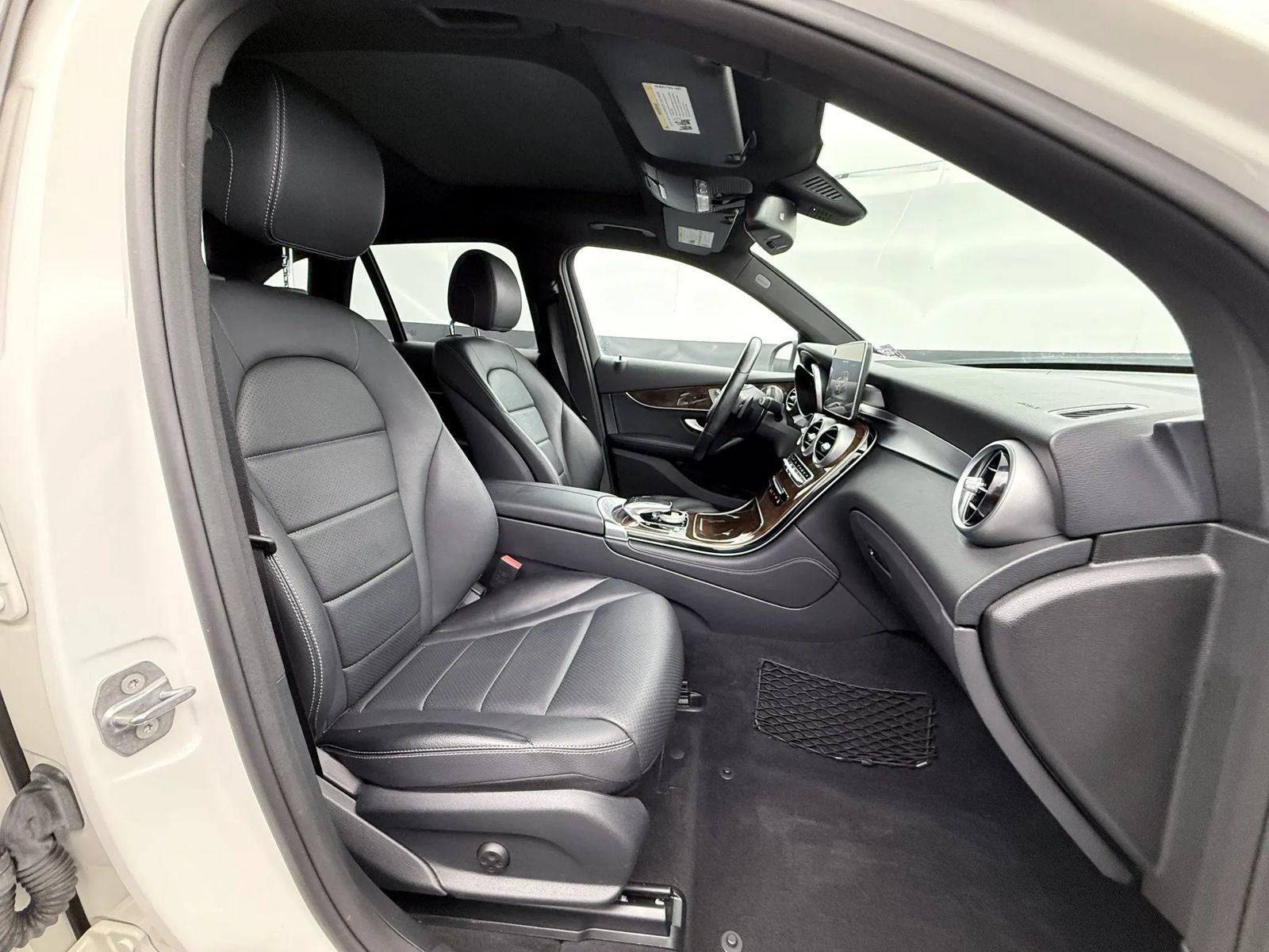Used 2018 Mercedes-Benz GLC 300 4MATIC image 11