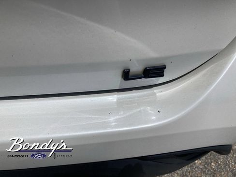 Used 2023 Toyota Highlander LE FWD image 6