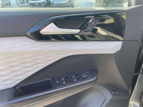 Used 2022 Volkswagen Taos S image 16