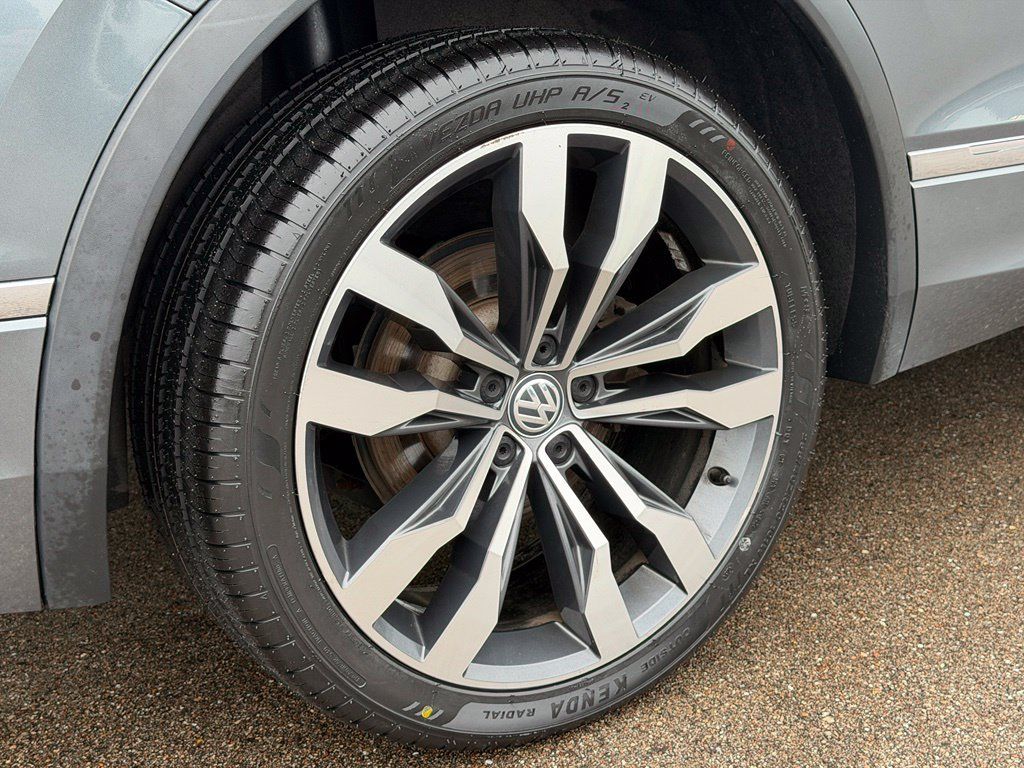 Used 2018 Volkswagen Tiguan SEL Premium w/ R-Line Package AWD/4WD image 25