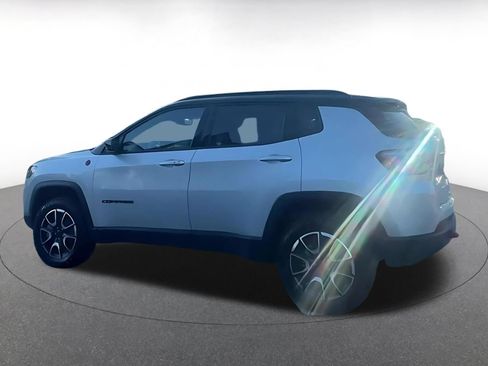 Used 2025 Jeep Compass Trailhawk AWD/4WD image 9