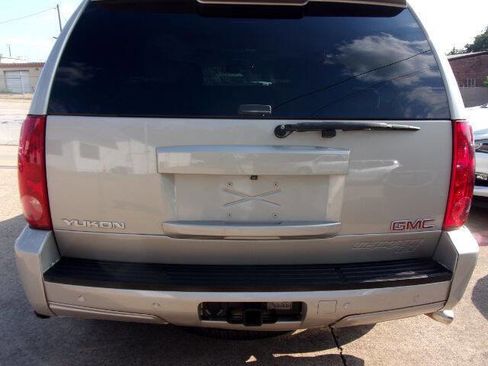 Used 2007 GMC Yukon SLT w/ SLT Preferred Equipment Group image 5