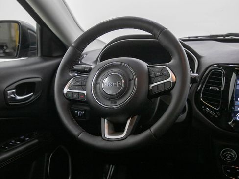 Used 2018 Jeep Compass Limited AWD/4WD image 14