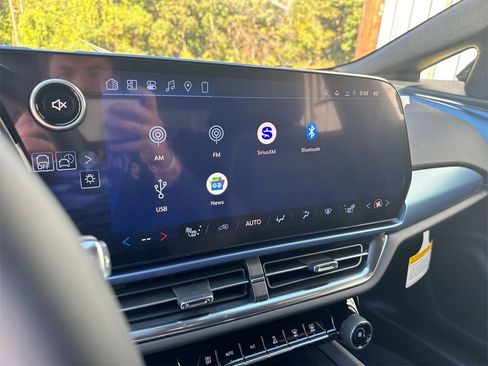 New 2026 Chevrolet Equinox EV LT image 26