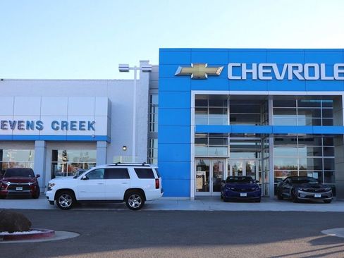 Used 2025 Chevrolet Suburban Z71 image 56