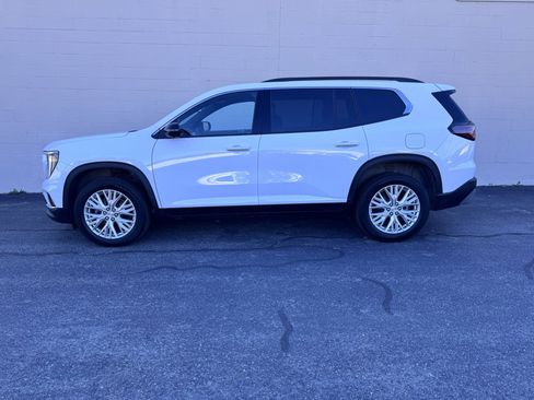 Used 2024 GMC Acadia Elevation image 2