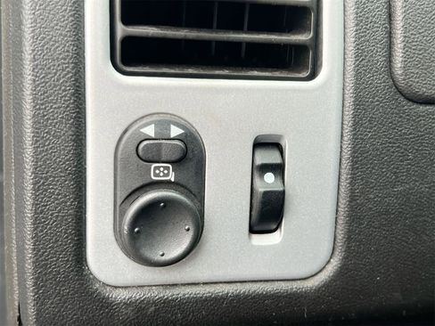 Used 2007 Pontiac Torrent 2WD w/ Preferred Package image 17