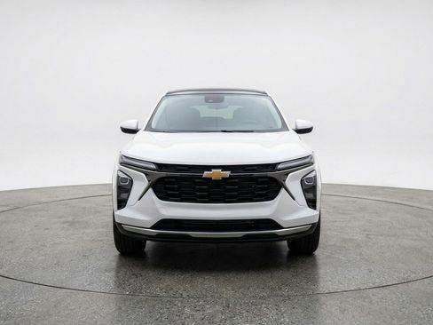 Used 2025 Chevrolet Trax LT w/ LT Convenience Package FWD image 2