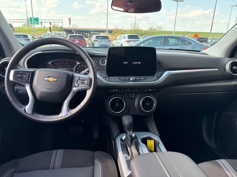 Used 2025 Chevrolet Blazer LT AWD/4WD image 12