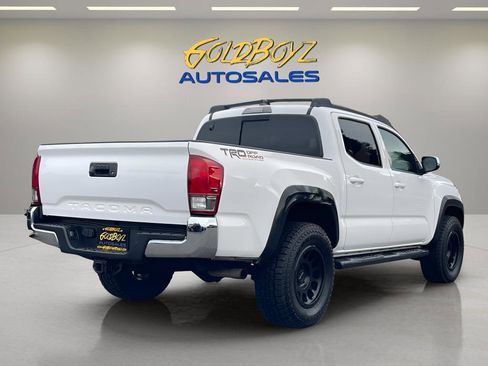 Used 2017 Toyota Tacoma TRD Sport image 8