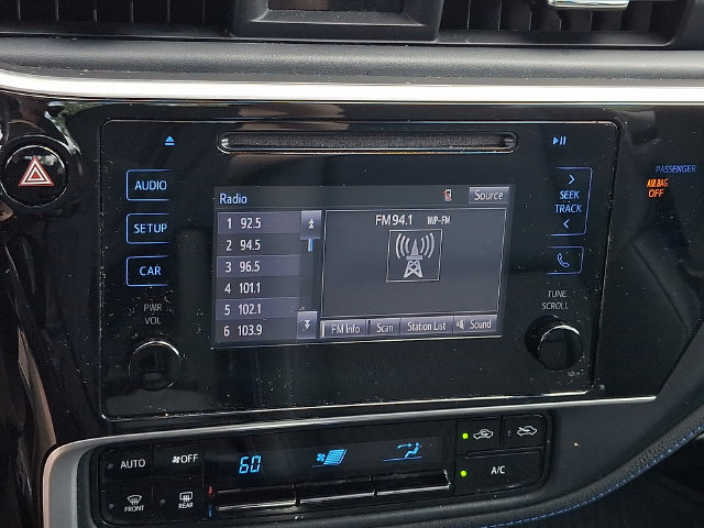 Used 2018 Toyota Corolla SE FWD image 16