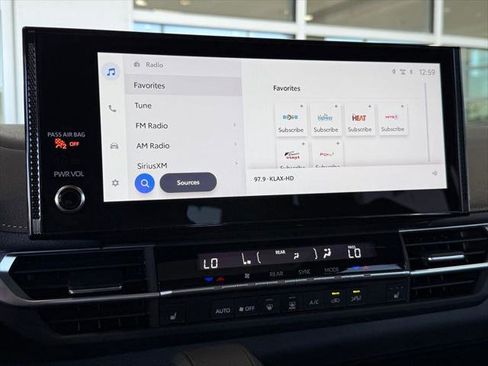 Certified 2025 Toyota Sienna XLE Woodland Edition AWD/4WD image 29