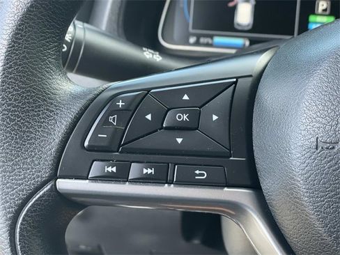 Used 2022 Nissan Leaf S image 9