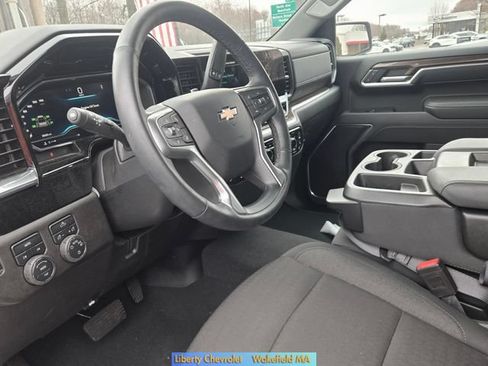 Used 2025 Chevrolet Silverado 1500 LT AWD/4WD image 14