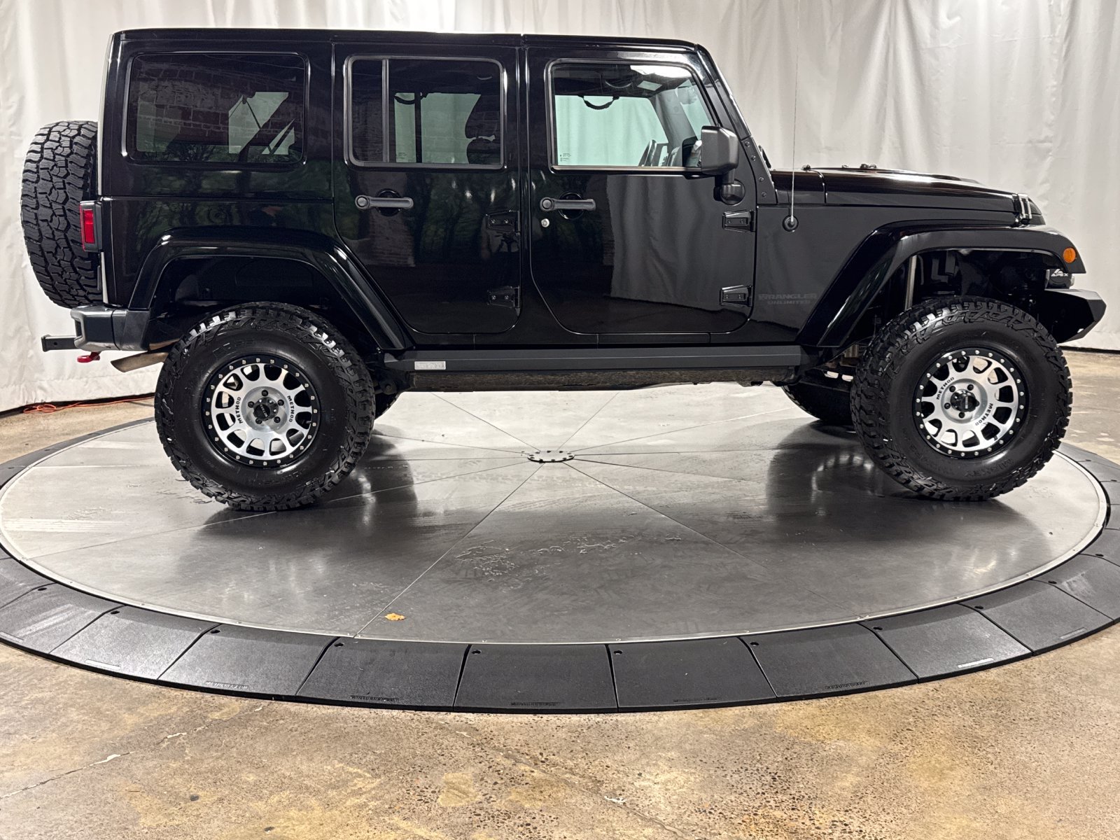 Used 2017 Jeep Wrangler Unlimited Rubicon AWD/4WD image 6