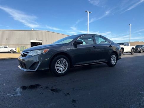 Used 2012 Toyota Camry LE FWD image 3