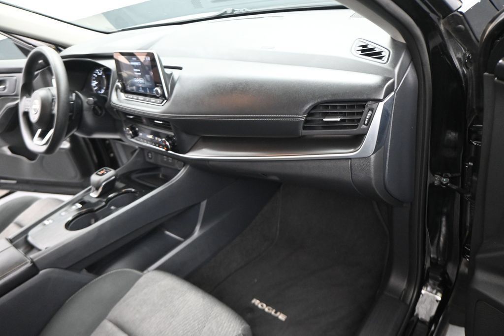 Used 2024 Nissan Rogue SV FWD image 19