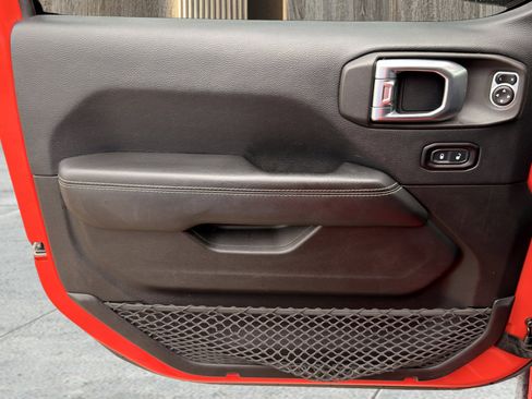 Used 2018 Jeep Wrangler Unlimited Sahara w/ Uconnect 4C Nav & Sound Group AWD/4WD image 25