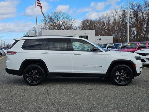 Used 2023 Jeep Grand Cherokee L Altitude image 7