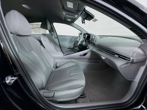 New 2026 Hyundai Elantra Sport FWD image 40