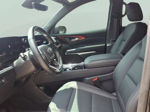 Used 2024 Chevrolet Traverse Z71 w/ Enhanced Driving Package AWD/4WD image 16