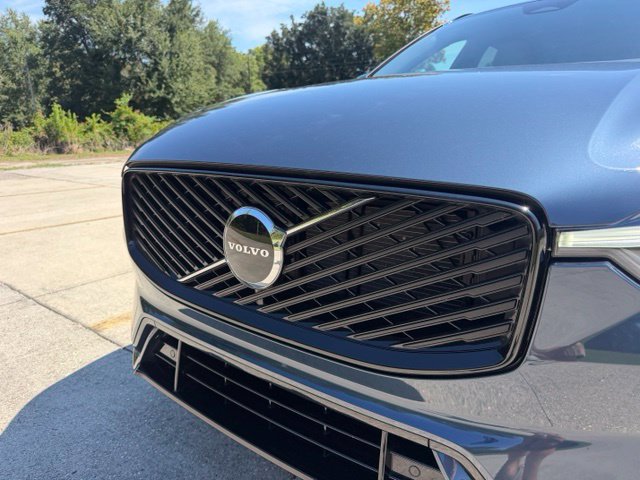 Used 2026 Volvo XC60 B5 Core AWD/4WD image 2