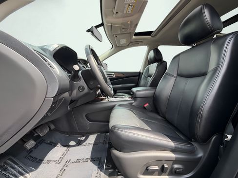 Used 2020 Nissan Pathfinder Platinum FWD image 16