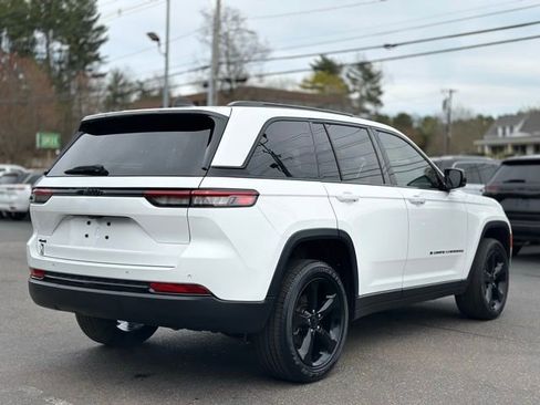 Used 2023 Jeep Grand Cherokee Altitude AWD/4WD image 6