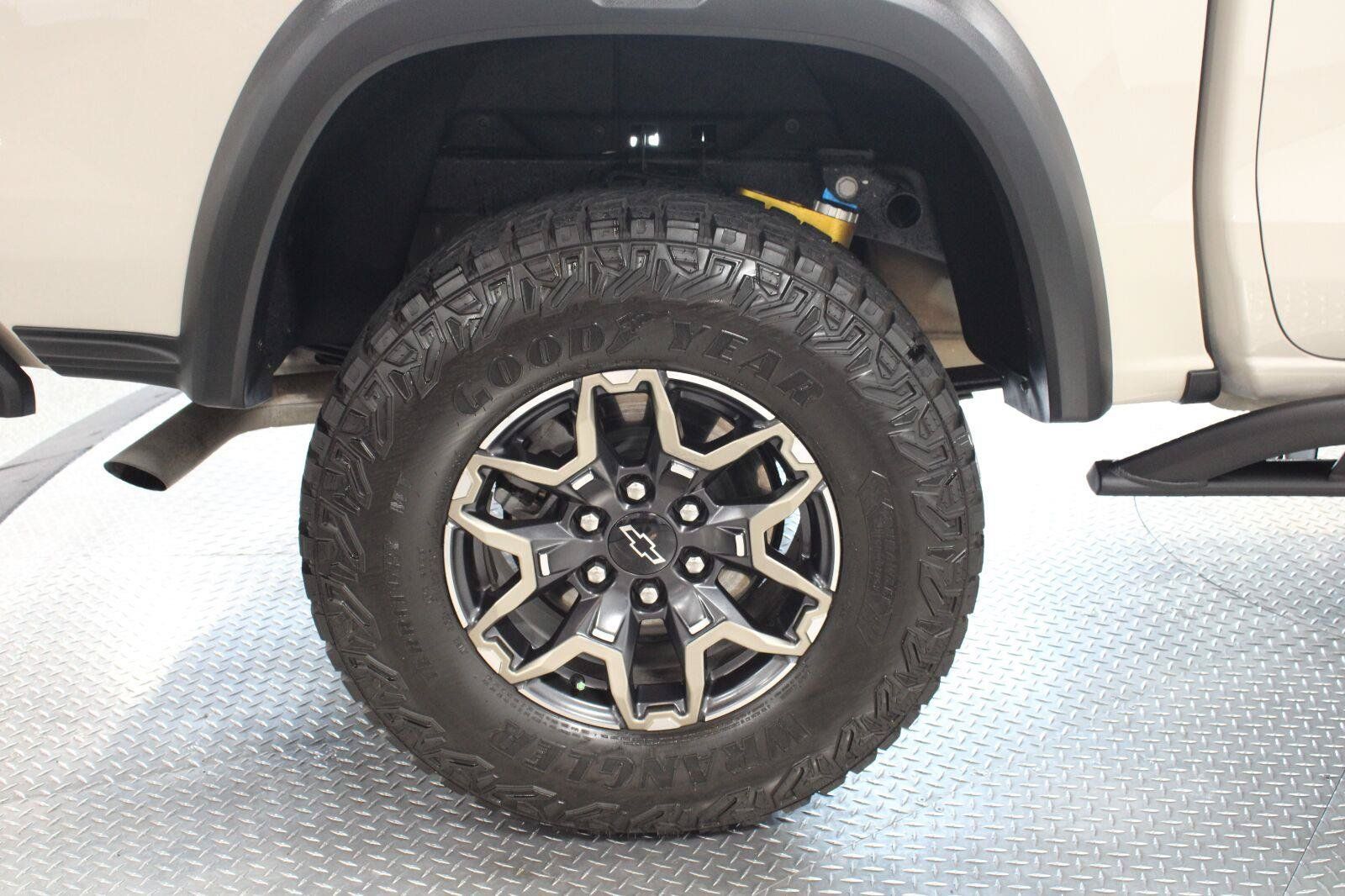 Certified 2026 Chevrolet Colorado ZR2 w/ Technology Package AWD/4WD image 23