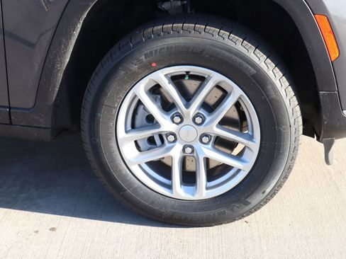 New 2026 Jeep Grand Cherokee L Laredo image 19