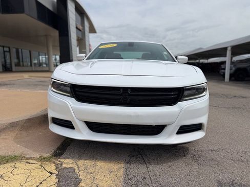 Used 2020 Dodge Charger SXT RWD image 2