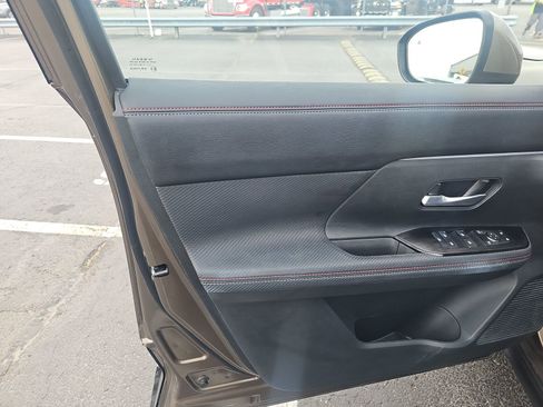 Used 2025 Nissan Kicks SR AWD/4WD image 11