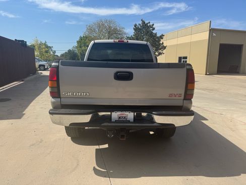 Used 2004 GMC Sierra 2500 SLE w/ Heavy-Duty Power Package AWD/4WD image 3