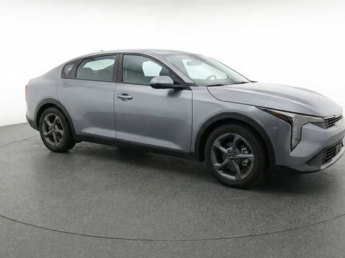 Used 2025 Kia K4 LXS image 1