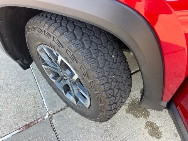 Used 2025 Chevrolet Equinox ACTIV w/ Convenience Package III FWD image 35