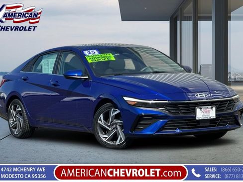 Used 2025 Hyundai Elantra SEL FWD image 1