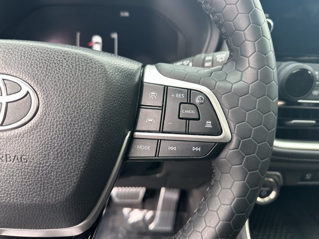 Certified 2025 Toyota Grand Highlander AWD Hybrid image 22