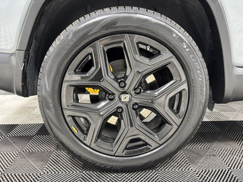 Used 2022 Rivian R1S Launch Edition image 12