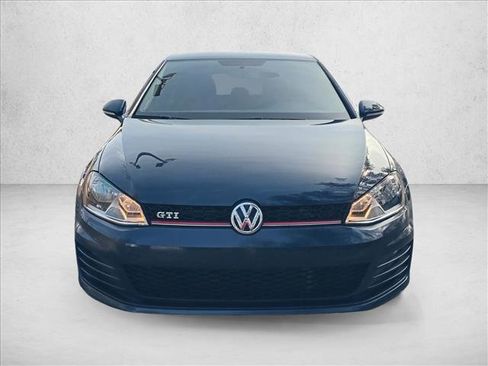 Used 2017 Volkswagen Golf S image 1